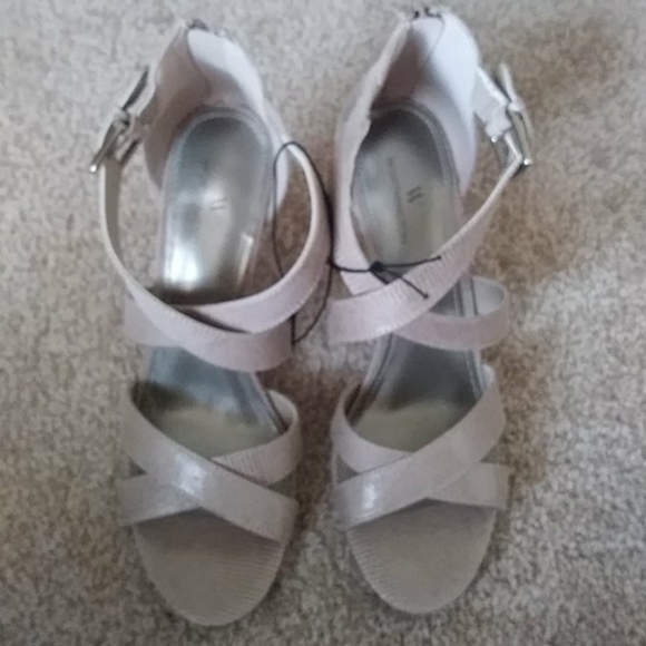 Shoe - Picture 2 of 8